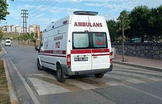 Motosiklette dengesini kaybedip düştü