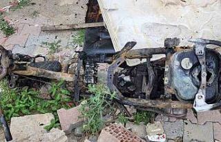 Motosikletten çıkan kıvılcım önce benzini tutuşturdu,...