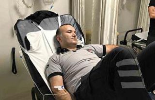 Muayenede güçlük çıkaran alkollü şahıs, hastanenin...