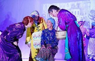 Mübadele acısı tiyatral dans gösterimi ile bir...