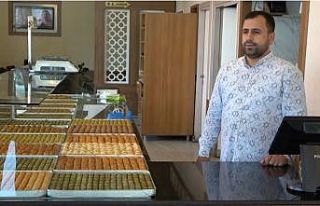 Muş’ta bayram tatlıları tezgahları süsledi