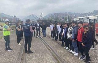 Öğrenciler atık gemisini gezdi