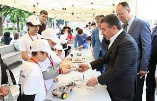 Öğrenciler hazırladıkları projeleri sergiledi