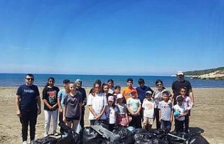 Öğrenciler Karadere Plajı’nda çevre temizliği...