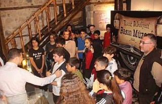 Öğrenciler müzede tarih dersi gördü