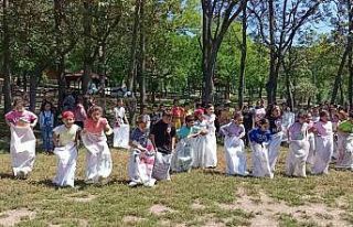 Öğrenciler yılın stresini geleneksel oyunlarla...