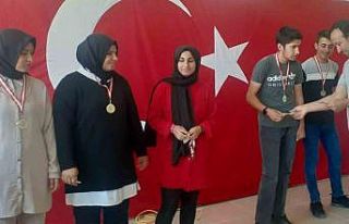 Öğrencilere karne harçlığı verildi