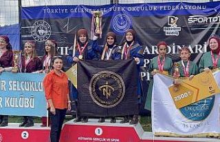 Okçuluk yarışmasında kuzenler şampiyon oldu