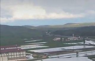 Okul bahçesi sular altında kaldı, öğrenciler...