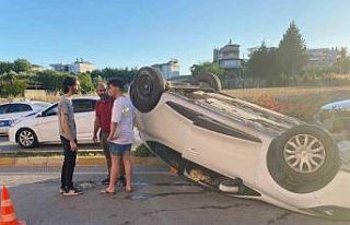 Önüne çıkan araca çarpmamak için direksiyonu...