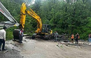 Ordu Aybastı’da sağanak etkili oldu, dere taştı
