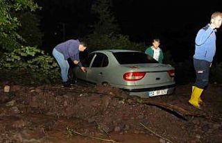 Ordu’da sel: Araç içinde mahsur kalanlar kurtarıldı