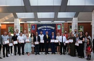 Orkestrada mezuniyet sevinci