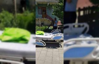 Örnek muhtar ihtiyaç sahiplerinin yanında