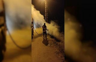 Otluk alanda çıkan yangın itfaiyenin müdahalesi...