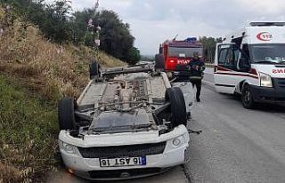 Otobanda kontrolden çıkan otomobil ters döndü