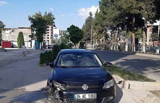 Otomobil ile beton mikseri çarpıştı: 1 yaralı