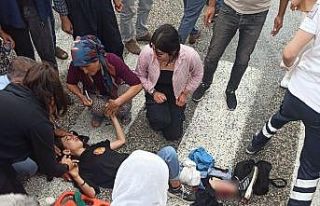Otomobil karşıdan karşıya geçen yayaya çarptı