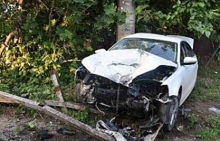 Otomobil önce çöp konteynerine sonra bariyerlere...