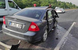 Otomobil tıra arkadan çarptı: 5 yaralı