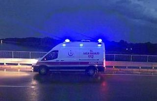 Otomobile çarpan motosiklet sürücüsü yaralandı