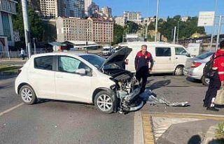 Otomobiller çarpıştı, 1 yaralı