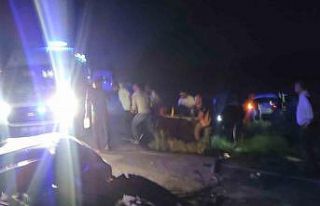 Otomobiller çarpıştı: 8 yaralı