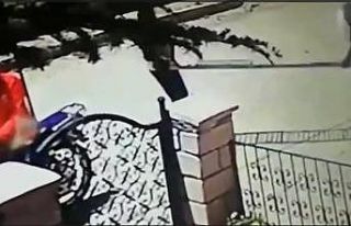 Otopark girişindeki demir mazgalı saniyeler içinde...