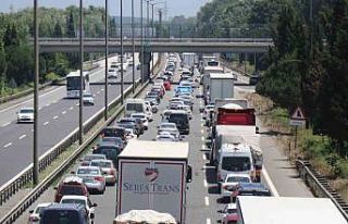 Otoyol Sakarya geçişinde trafik durma noktasına...
