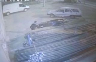 Oyalanır gibi yaptı, bakır kabloları çaldı