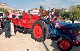 Öyle bir gelin arabası yaptı ki görenler bir daha...