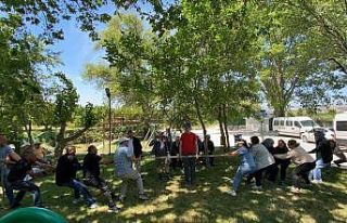 Özel ihtiyaç sahibi bireyler piknik keyfi