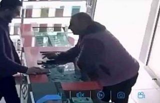 (Özel) Kendisini dolandıran müşteriye seslendi:...