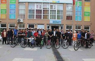 Özel öğrencilere bisikletli terapi