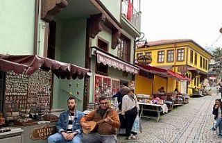 (ÖZEL) Tarihi bölgede esnaf turistleri yöresel...