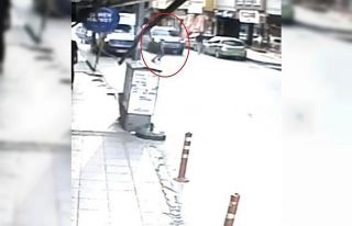 (Özel)Yola aniden fırlayan çocuğa otomobil böyle...