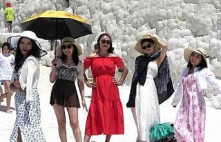 Pamukkale’ye ilk 5 ayda 561 bin turist geldi