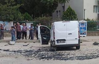 Para taşıyan banka minibüsü ile kamyonet çarpıştı:...