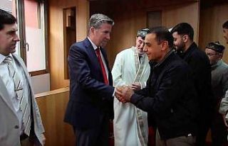 Paris’te Kurban Bayramı namazında camiler doldu...