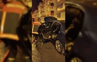 Park halindeki otomobil yandı