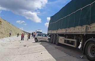 Park halindeki tıra arkadan çarpan sürücü feci...