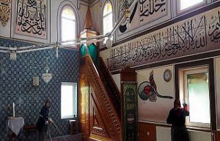 Pazaryeri’nde camiler bayrama hazırlanıyor