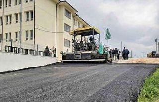 Pazaryeri’nde sıcak asfalt dökümü için çalışmalara...