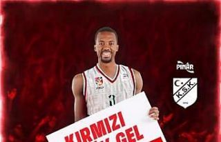 Pınar Karşıyaka’dan ‘Kırmızı Giy Gel’...