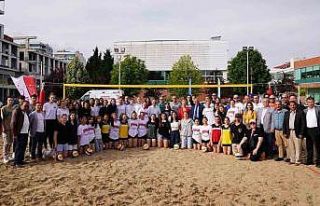 Plaj voleybolu festivali başladı