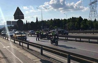 Polis kaçan motosikletlinin peşine düştü: İki...