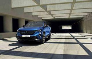 Renault, yeni coupe SUV modeli Rafale’i tanıttı