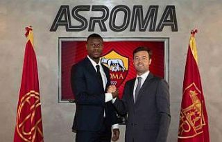 Roma, Evan N’Dicka’yı kadrosuna kattı