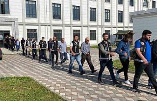 Rüşvet ve dolandırıcılık suçlarından yakalanmışlardı:...