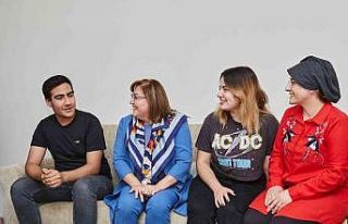 Şahin, İslahiye LGS Türkiye birincisini ziyaret...